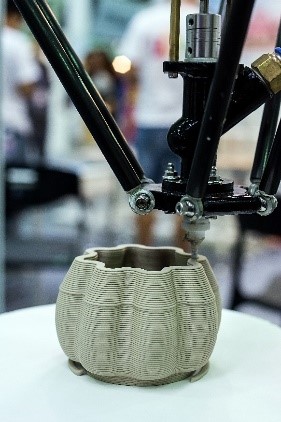 3D priting machine creating a pod